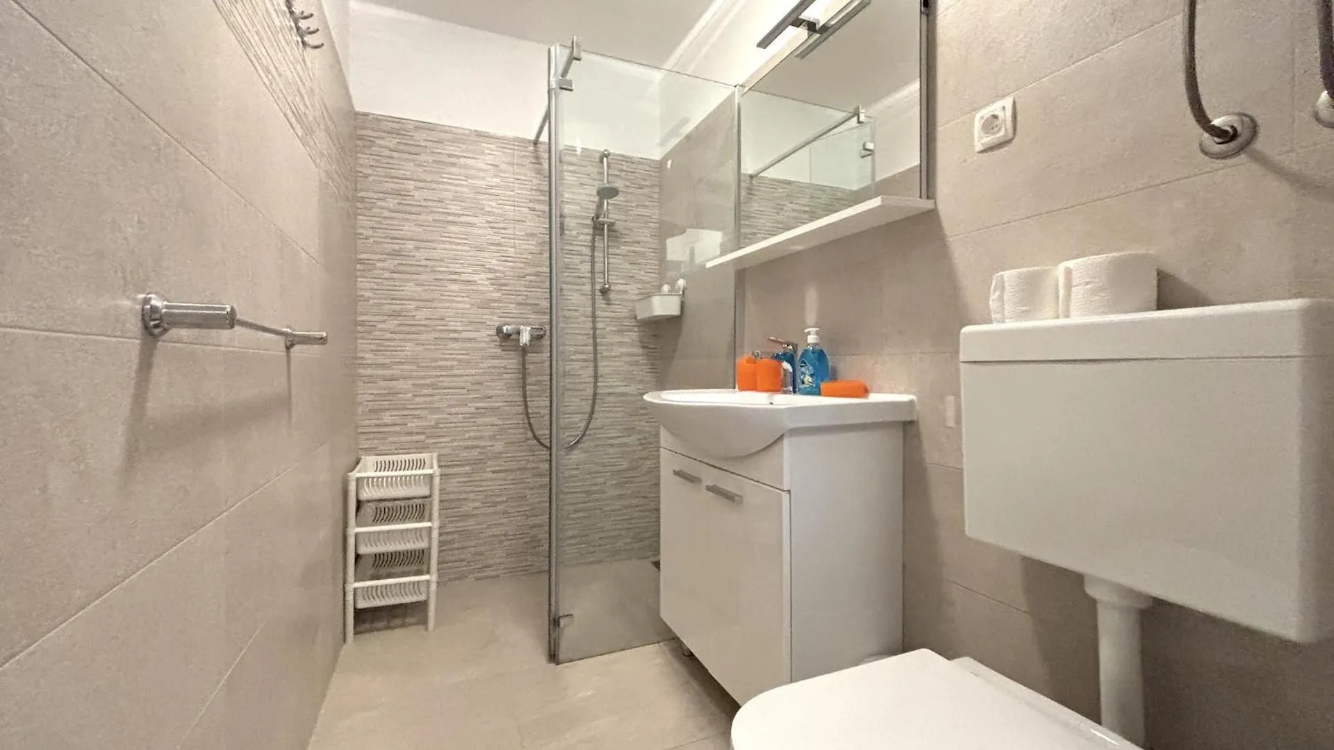 Apartments Venilia Lukoran 0*,