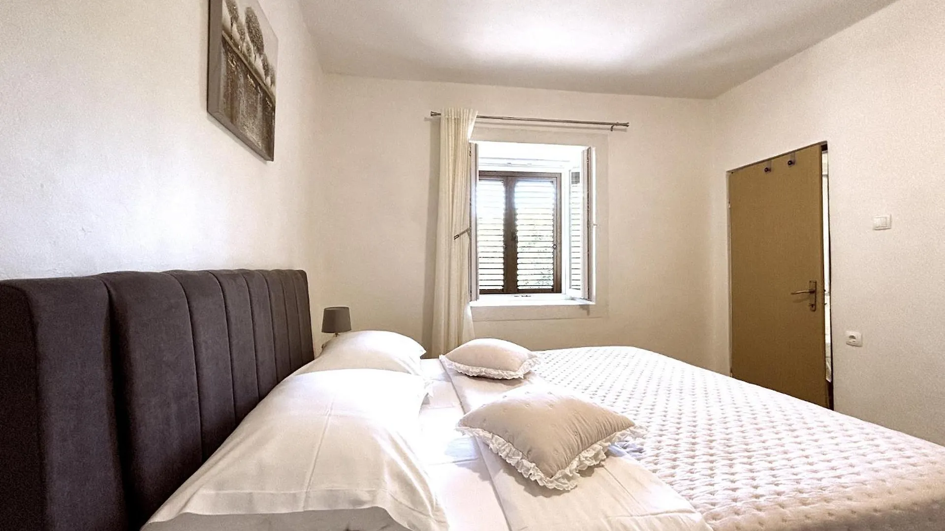 Casa de hóspedes Apartments Venilia Lukoran